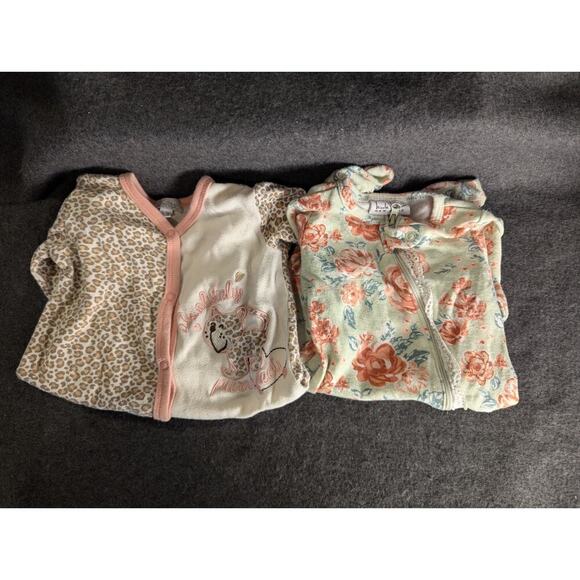 2 Onsies 1 Pink Cheetah Print Cat, 1 Flowers, Girls Sz 0-3 Months. - Picture 1 of 9